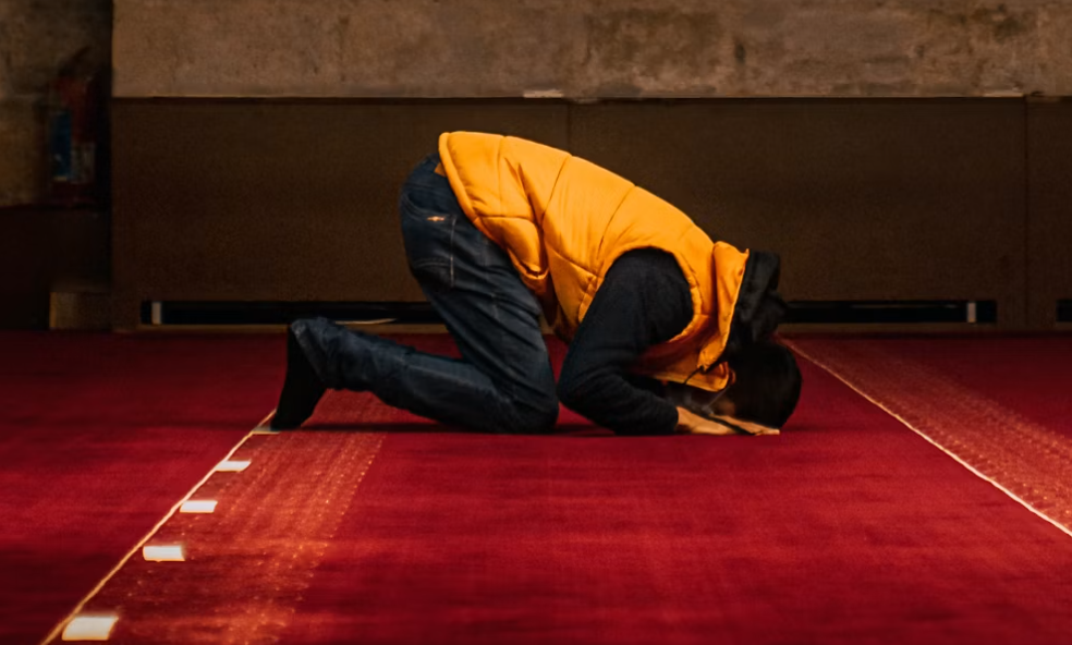 5 Keutamaan Salat Tahajud Menurut Al-Qur'an dan Hadis, Amalan Sunnah yang Penuh Keberkahan